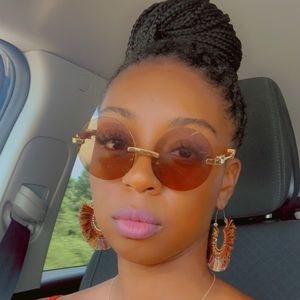 Meet your Posher, Amber